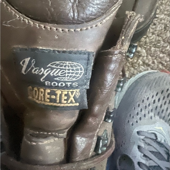 This is a size nine pair of vintage. Never worn. Non biodegradable soles. - Picture 2 of 8